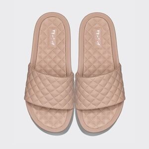 APL Lusso Slides in Rose Dust Women’s Size 11
Athletic Proplulsion Labs